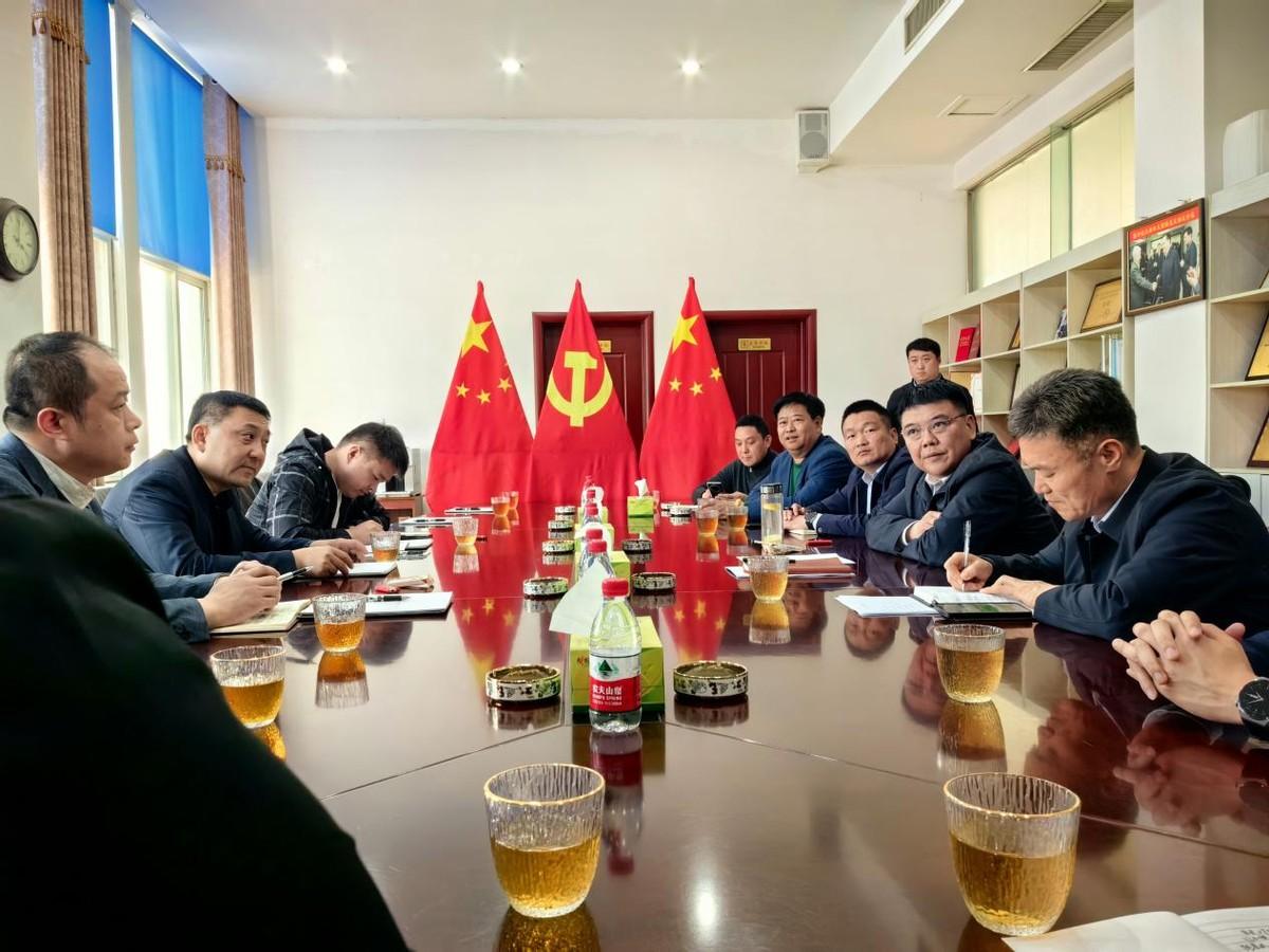 滑縣縣長(zhǎng)陸志杰邀北京稻香村食品總經(jīng)理馬勝軍一行蒞臨華泰集團(tuán)考察調(diào)研