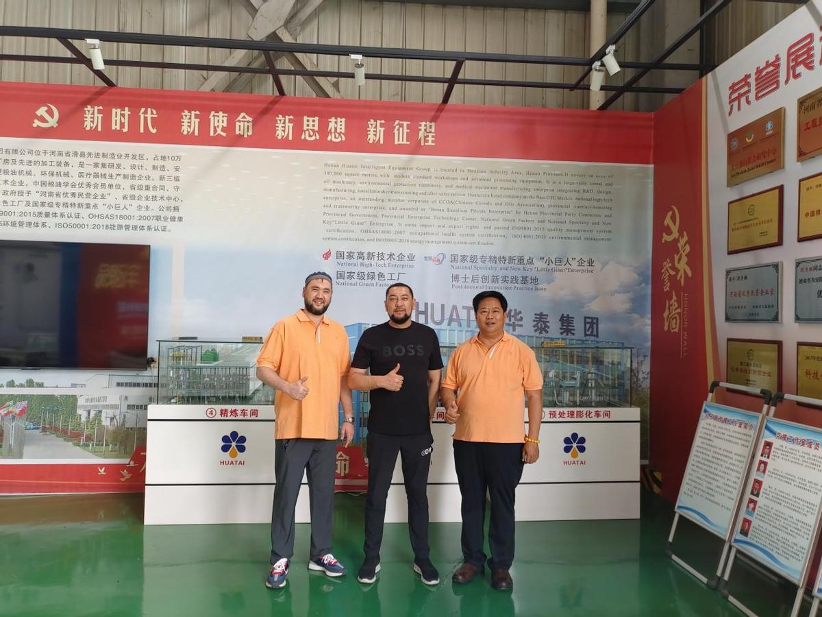 烏茲別克斯坦客商蒞臨華泰智能裝備集團考察