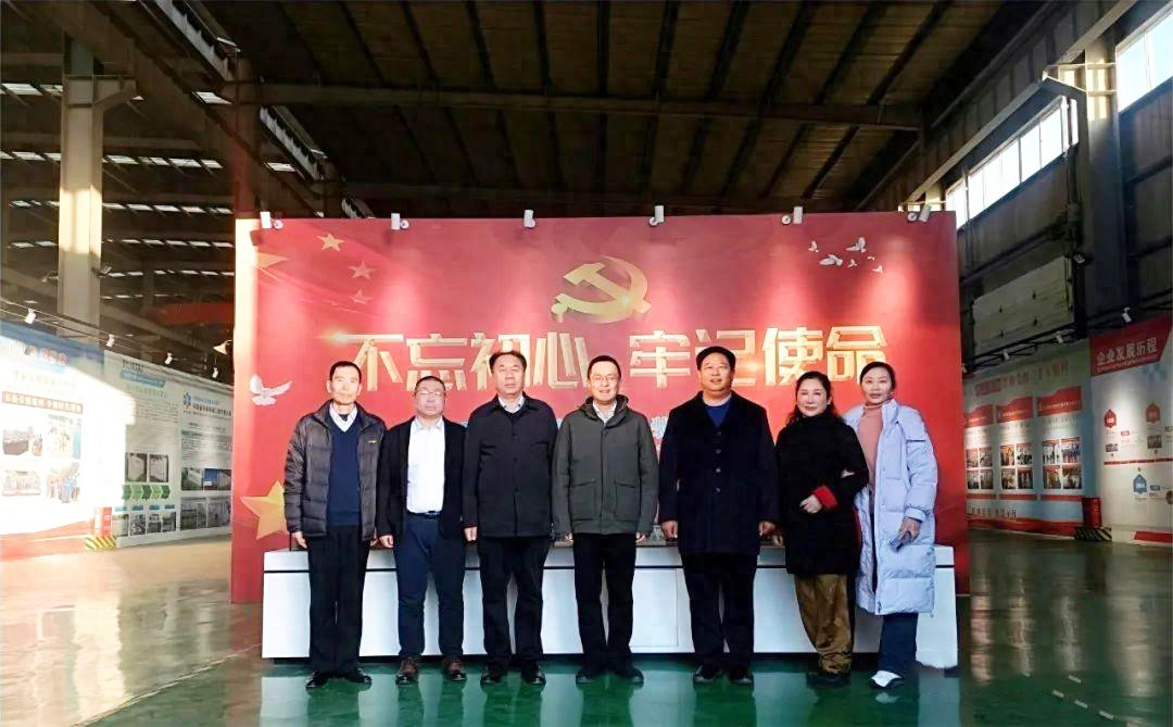 新疆和田市委常委、副市長馮瓅蒞臨華泰智能裝備集團(tuán)考察